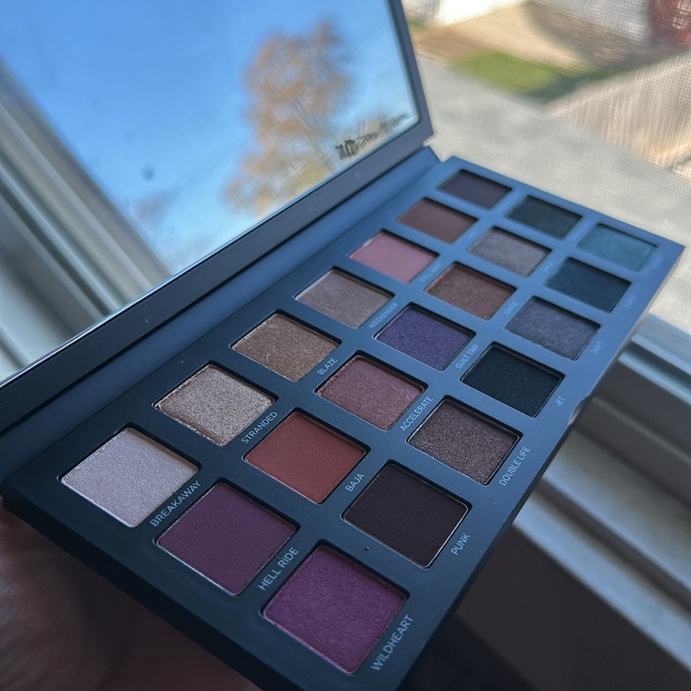 New, in box!! Born To Run Eyeshadow Palette - Picture 5 of 6